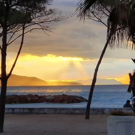 Superbe Studio Centre Et Parking En De Standing * La Ciotat